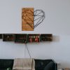 Elegáns fa falkiegészítő, fekete és dió, 58 cm