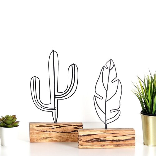 Elegáns dekoratív tárgykészlet (2 db) - Fekete fém és fa, kaktusz 16x24x3,5 cm és toll 16x30x3,5 cm | Stílusos  a modern lakberendezéshez