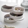 Elegáns fehér ékszerállvány rendszerező, 10 cm átmérőjű, BPA mentes műanyag test | Stílusos és funkcionális tároló nyakláncok, fülbevalók és egyebek számára