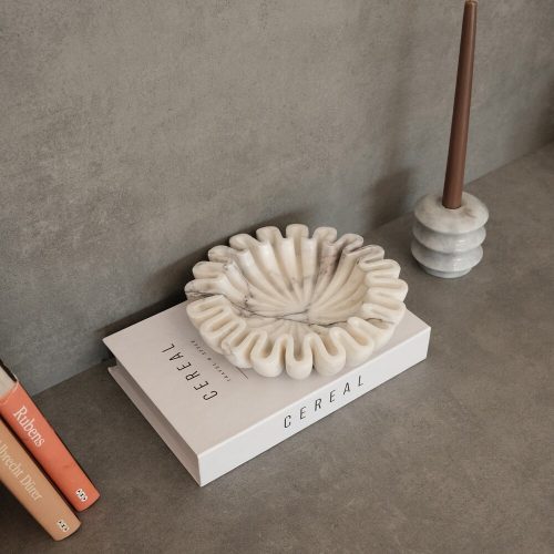 Elegáns fehér tál, 20 cm átmérő x 5 cm magasság, 100% szicíliai lila márvány | Tökéletes lakberendezéshez és étkezéshez | Stílusos és tartós kivitel