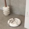 Elegáns fehér márvány hamutartó, 13 cm átmérőjű, 100% Sicily Lila márvány | Stílusos és funkcionális dizájn otthoni vagy irodai használatra | Tökéletes ajándék ötlet