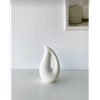 Elegáns fehér kerámia váza, 6 x 9 x 17 cm | 100% kerámia, tökéletes lakberendezéshez és virágdíszekhez | Stílusos és modern dizájn