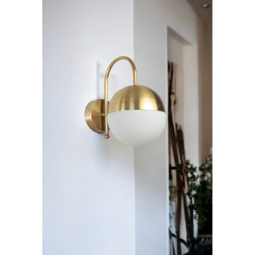 Elegáns fali lámpa fém házzal és üvegkupakkal, 15 cm magas, arany és fehér | 1 x 3,15 W LED, elemmel működik, IP20 | Stílusos világítás minden helyiségbe