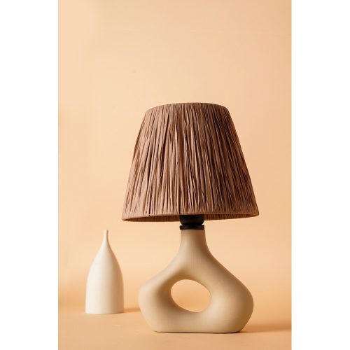Elegáns bézs kerámia asztali lámpa, 24 cm szélesség x 40 cm magasság, E27 foglalat (max. 40 W), stílusos kötélsapka dizájn modern lakberendezéshez és világításhoz