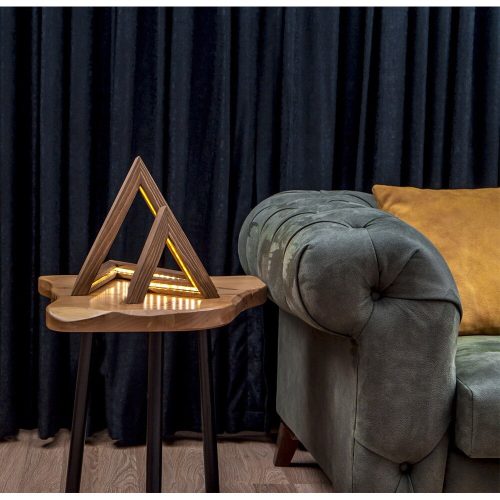 Kézzel készített asztali lámpa szett (2 db), barna lucfenyő, LED világítású | Nagy: 33x33x31 cm, Kicsi: 22x22x21 cm | Elegáns design otthoni és irodai dekorációhoz