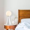 Skandináv stílusú asztali lámpa, fehér fémház, 43 cm magas, 19 x 19 cm talp, E27 aljzat, 40W Max, 200 cm kábel | Elegáns és minimalista dizájn