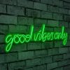Rugalmas zöld LED neon világító csík, 76 x 19 x 2 cm | IP67 Vízálló, 12V DC, 375 cm Hosszúság | Beépített fali akasztórendszer, tökéletes dekorációhoz