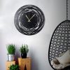 Elegáns fekete dekoratív fém falióra, 50 x 50 cm | 100% fém (2 mm) | Csendes mechanizmus, Könnyű fali függesztés | Tökéletes otthoni és irodai dekorációhoz
