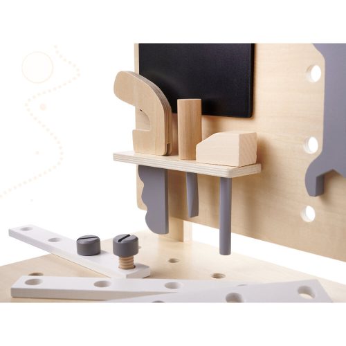 Fából készült műhely szerszámokkal egy asztalon DIY készlet